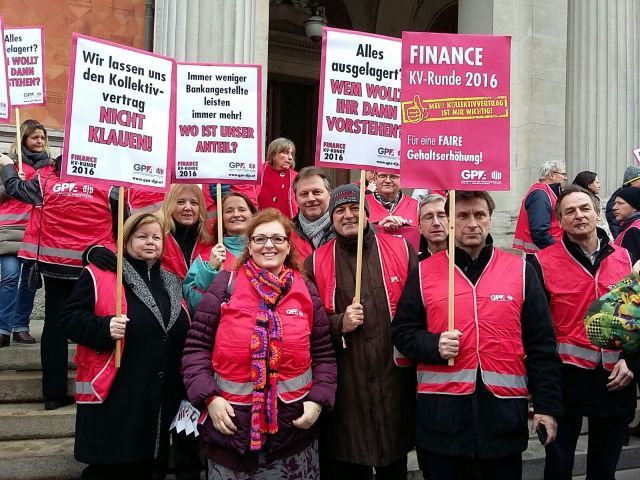 KV 2016 Protestaktion vor der Börse ©BAWAG PSK KV 2016 Protestaktion vor der Börse ©BAWAG PSK