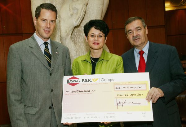 Scheckuebergabe_BAM.jpg &copy;