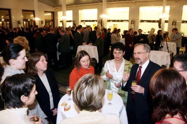 nowotny20060111.jpg &copy;